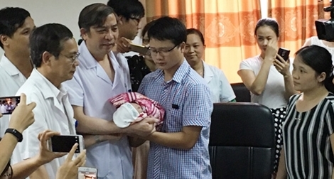 Bé Gấu con trai Thiếu úy Đậu Thị Huyền Trâm trở về trong vòng tay gia đình